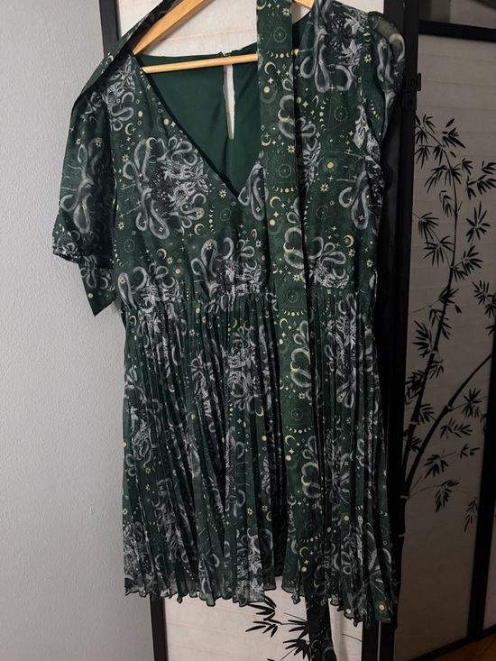 Disturbia Dresses & Skirts - Disturbia Green Pleated V-Neck Midi Dress with Celestial Print